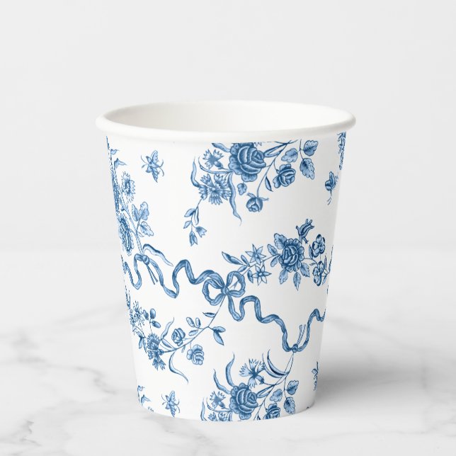 Elegante Vintage, gravierte blaue Rose und Ribbons Pappbecher (Vorderseite)