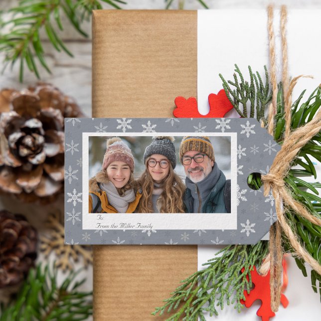 Elegante Vintage Schneeflocken Foto Geschenkanhänger (Elegant Vintage Grey Snowflakes Photo Holiday Gift Tags)