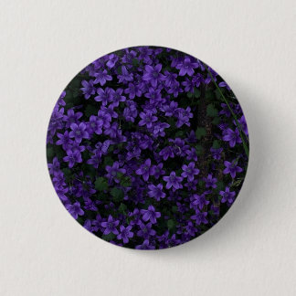 Elegante violette Blumenbrosche Button