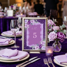 Elegante violette Blüten mit lavendelfarbenen Rose
