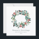 Elegante Watercolor Winter Berry Grüne Weinroute M Feiertagskarte<br><div class="desc">Eleganter Winterbeerenkranz in Aquarellfarbe,  Urlaubskarte. Features,  festlicher grüner Text und die Koordination der soliden grünen Farbunterlage.</div>