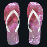 Elegante weiche rosa Blumen rosa Hydrangeas-Rose Flip Flops<br><div class="desc">Treten Sie ein in die Welt der zeitlosen Romantik mit unserer rosafarbenen Floral Collection, in der sich die Farbtöne und die Rose mit Elfenbeinklängen vermischen und eine Vision von purer Eleganz schaffen. Mitten in dieser bezaubernden Palette blühen sanfte, rosa Hydrangeas, deren zarte Blütenblätter Geschichten von Liebe und Gnade flüstern. Lass...</div>