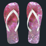 Elegante weiche rosa Blumen rosa Hydrangeas-Rose Flip Flops<br><div class="desc">Treten Sie ein in die Welt der zeitlosen Romantik mit unserer rosafarbenen Floral Collection, in der sich die Farbtöne und die Rose mit Elfenbeinklängen vermischen und eine Vision von purer Eleganz schaffen. Mitten in dieser bezaubernden Palette blühen sanfte, rosa Hydrangeas, deren zarte Blütenblätter Geschichten von Liebe und Gnade flüstern. Lass...</div>