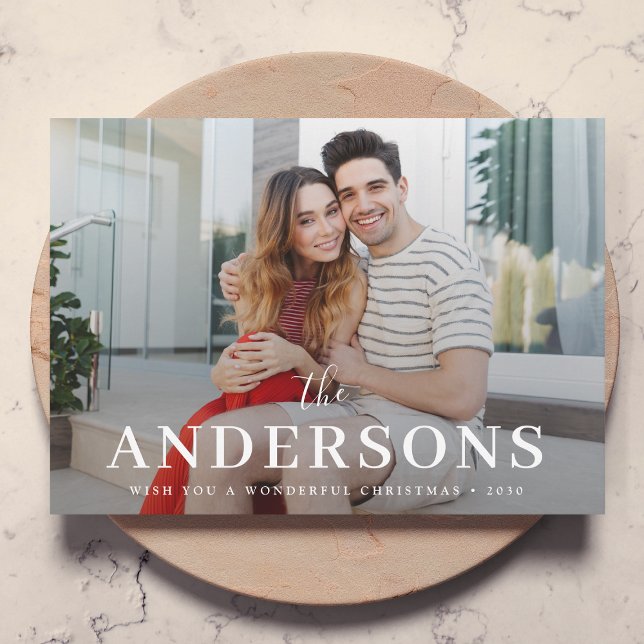 Elegante Weihnachten Stilvoll Modernes Foto Rot (Share elegant holiday style with a modern family name photo card by Guava)
