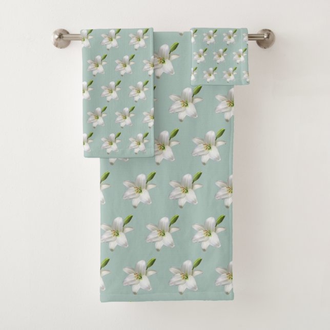 Elegante weiße Blume auf Laurel Green Badhandtuch Set (Insitu)