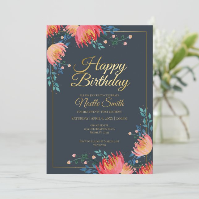 Elegante, weiße Blume, dunkelblau, Goldakzent Einladung (Stehend Vorderseite)