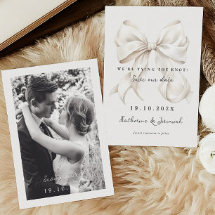Elegante weiße Bogen-Save-the-Date-Karte mit Foto Save The Date