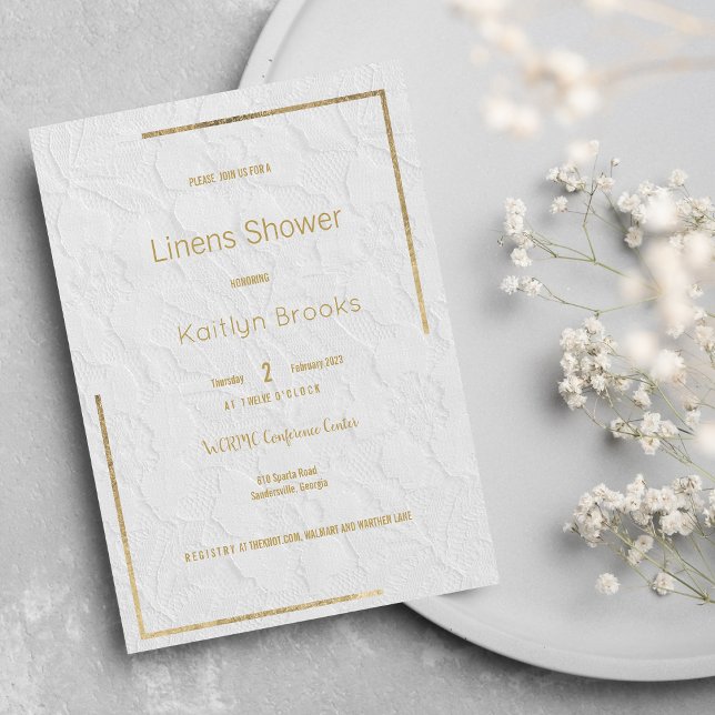 Elegante weiße goldfarbene Spitzen Paare Dusche In Einladung (Elegant white gold floral lace Couples Shower)