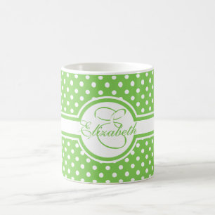 Elegante weiße Polka Punkte auf grünem Monogramm Kaffeetasse