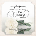 Elegante weiße Rose Nehmt mir nicht die Hochzeit m Untersetzer<br><div class="desc">Dieser Untersetzer ist elegant, stilvoll und macht Spaß! Das Foto eines Single ist ein Elfenbein, eine weiße oder cremefarbene Rose, die sich an der Seite eines Wasserpools befindet. Der Text lautet "Bitte nimm meinen Drink nicht, ich tanze", geschrieben in modernen Schriftzeichen. Es gibt Platz für die Namen des Paares und...</div>