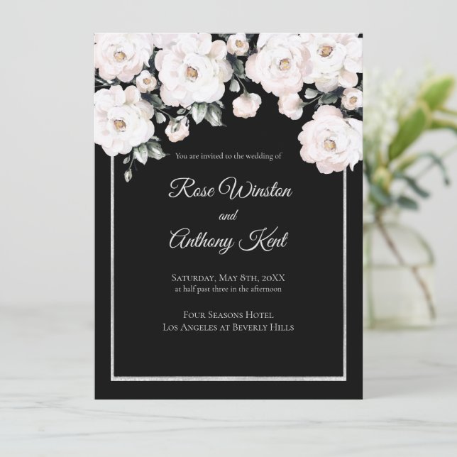 Elegante weiße Rosen Silver Frame Black Wedding Einladung (Stehend Vorderseite)