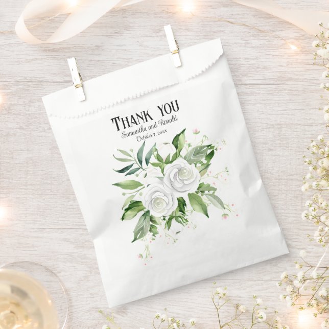 Elegante Weiße Rosen und Gipskraut Hochzeit Geschenktütchen (Ausgeschnitten)