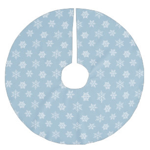 Elegante weiße Schneeflocken auf Hellblau Polyester Weihnachtsbaumdecke