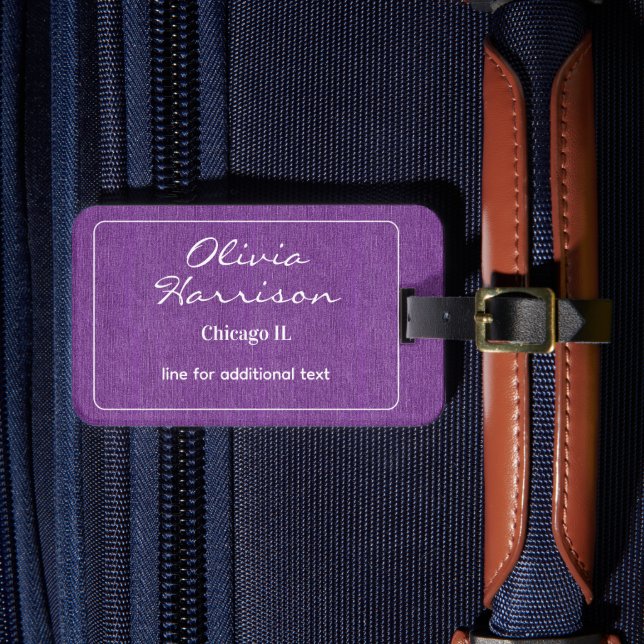 Elegante weiße Schrift auf violettem Denimdruck Gepäckanhänger (Vorderseite Insitu 4)