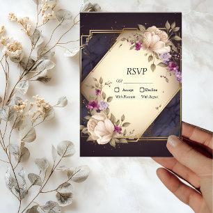 Elegante weiße und violette Blumen auf Marmor RSVP Karte