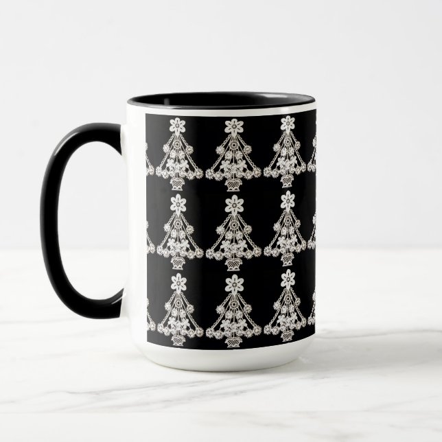 Elegante weiße Weihnachtsschmuck über schwarz Tasse (Links)