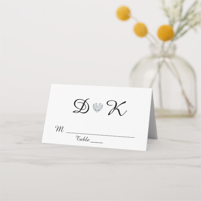 Elegante White Black Monogram Heart Wedding Platzkarte (Vorderseite)
