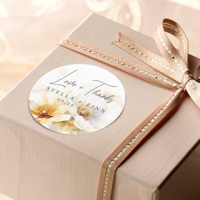Elegante White Gold Blume Hochzeit Liebe + Danke Runder Aufkleber (Elegant White Gold Flowers Wedding Love + Thanks Classic Round Sticker)