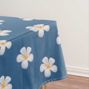 Elegante White Plumeria Blume auf Award Blue Tischdecke