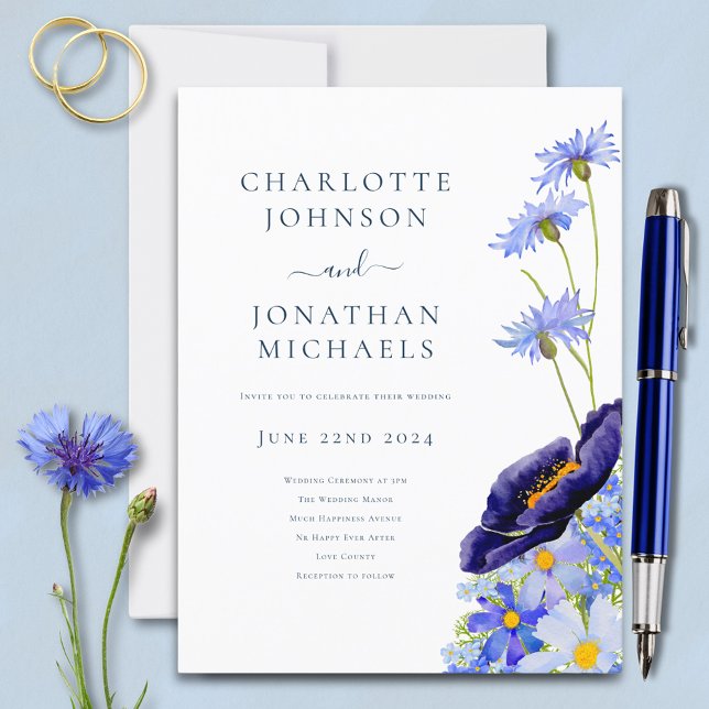 Elegante Wildblume Blau Einladungspostkarte (Modern wildflower blue floral budget wedding invitation postcard )