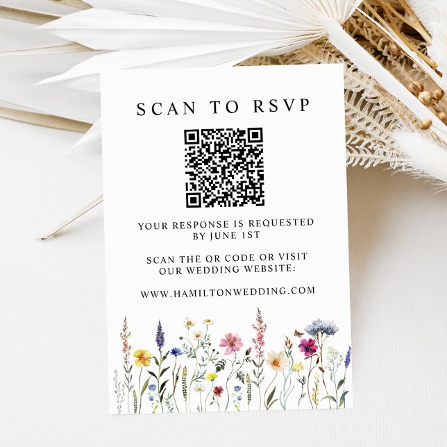 Elegante Wildblume Meadow QR Code Wedding RSVP Begleitkarte (Von Creator hochgeladen)