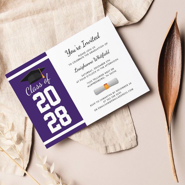 Eleganter Abschluss Lila 2025 Grad Party Einladung (Graduation 2024 Script Modern Party Invitation)