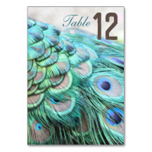 Eleganter Aquamariner Pfauenfedertisch