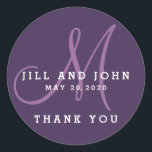 Eleganter Aufkleber für die Lila Monogramm-Gastges<br><div class="desc">Eleganter Aufkleber für die Lila Monogramm-Gastgeschenk Hochzeit. Weitere Farben und Stile finden Sie in unserem Shop www.zazzle.com/MonogramGalleryGifts. Vielen Dank. Braut- und Gräuelnamen. Hochzeitstag. Monogramm Initial. Lila und weiße Farben. Modernes Design</div>