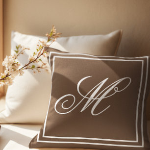 Eleganter benutzerdefinierter Monogramm-Braunwurf Kissen