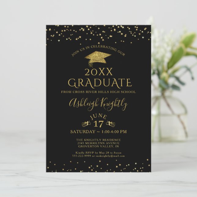 Eleganter Black Gold Glitzer Confetti Graduate Einladung (Stehend Vorderseite)