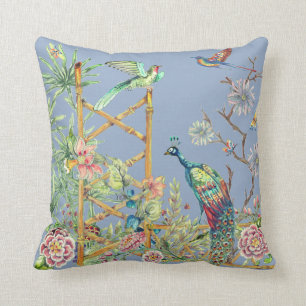 Eleganter blauer Pfau im Garten des Orientalischen Kissen