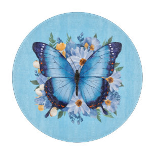 Eleganter blauer Schmetterling auf Blumen Schneidebrett