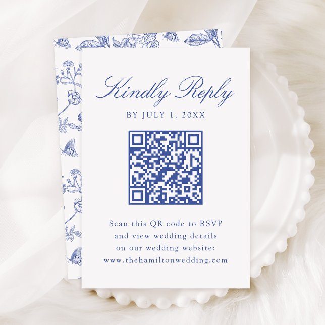 Eleganter Blue Chinoiserie Floral Wedding QR Code RSVP Karte (Von Creator hochgeladen)