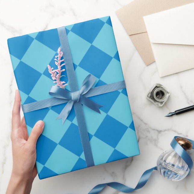 Eleganter Blue Diamond Checkered Geschenkpapier (Schenken)