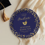 Eleganter Blue Gold Pharmacy School Abschluss Pappteller<br><div class="desc">Machen Sie mit dieser modernen Suite Ihre Abschlussfeier 2025 unvergesslich. Mit goldenen Konfetti auf blauem Hintergrund und eleganter Kalligraphie, erweckt es perfekt die Brillanz Ihres Erfolges. Das Design kann auf Ihre spezifischen Bedürfnisse und Wünsche zugeschnitten werden. Wenn Sie Farbänderungen, Designänderungen oder zusätzliche Elemente benötigen, sollten Sie sich an uns wenden....</div>