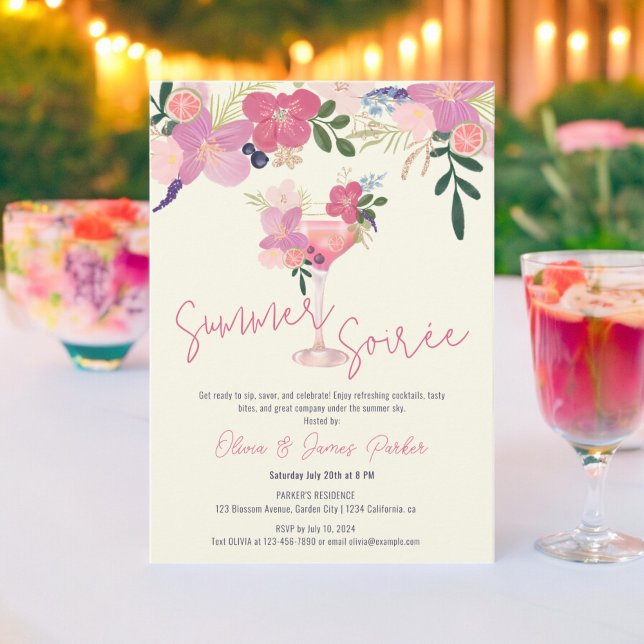 Eleganter Blumencocktail Hand Drawn Summer Soirée Einladung (Elegant Floral Cocktail Hand Drawn Summer Soirée Invitation on cream)