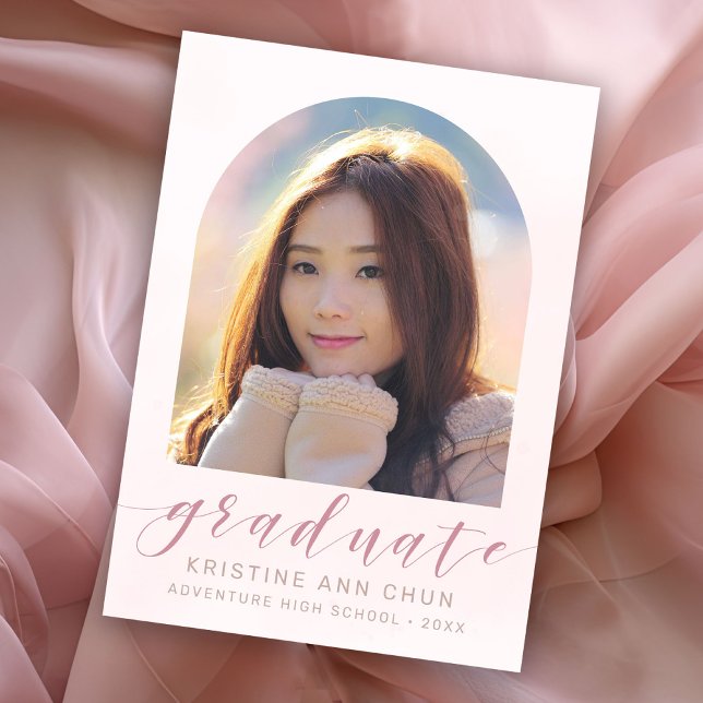 Eleganter Blush Pink Arch 2025 Foto Abschluss Ankündigung (Blush Pink Photo Graduation Announcement)