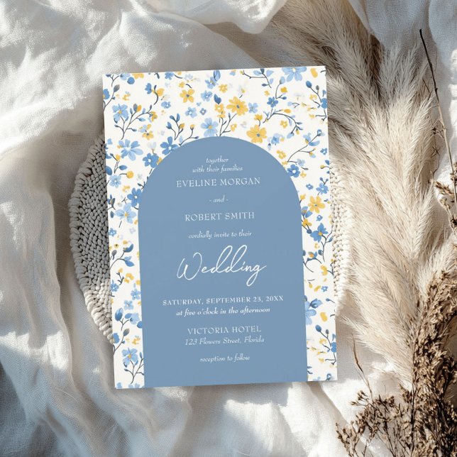 Eleganter Boho-Boho-Blume-Bogen mit blauen und gel Einladung (Elegant Boho blue and yellow cottage flowers arch Invitation)