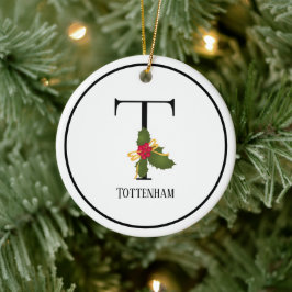 Eleganter Christmas Holly Monogram Letter T Keramik Ornament