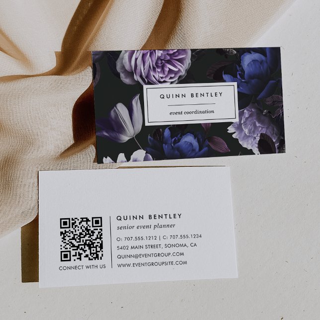 Eleganter Dunkler Violet Floral QR Code Visitenkarte (Von Creator hochgeladen)