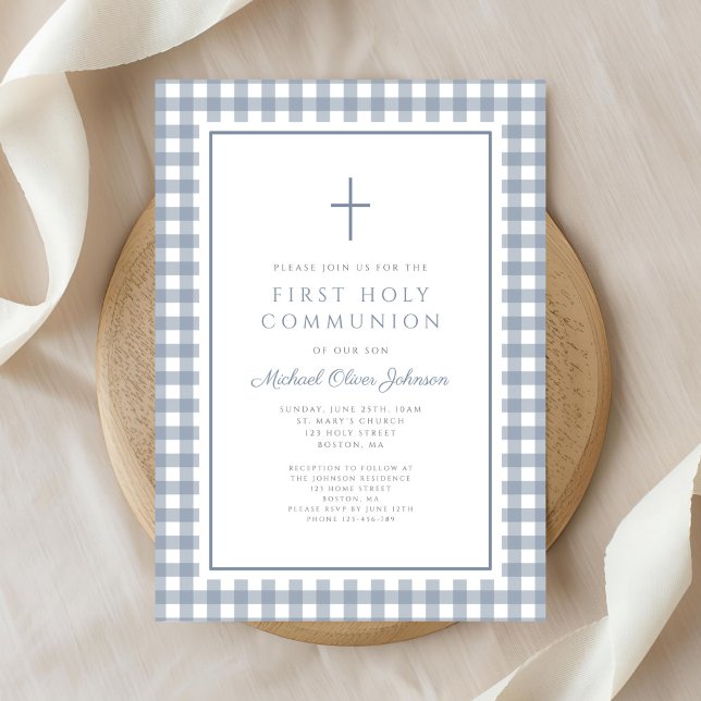 Eleganter Dusty Blue Gingham Jungen Erstkommunion Einladung (Elegant Dusty Blue Gingham Boy First Communion Invitation)