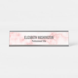 Eleganter falscher rosa Marmor grauer Text Name Be Schreibtischnamensplakette