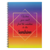 eleganter, farbenfroher Sonnenuntergang mit Zitat