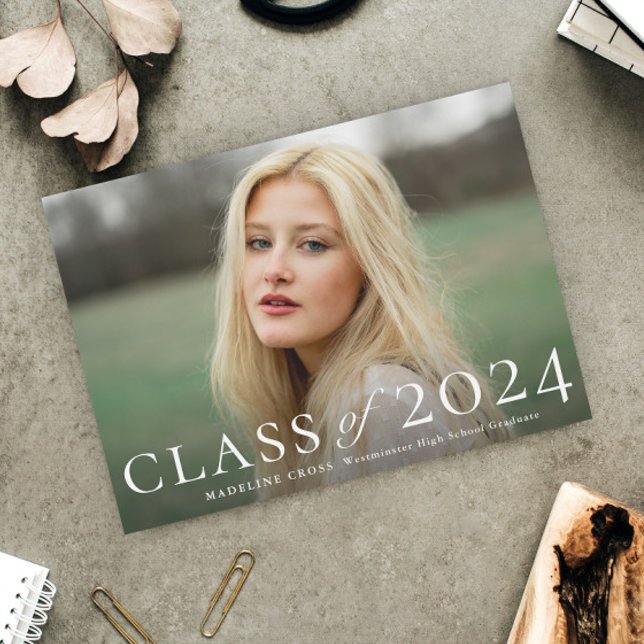 Eleganter Foto-Abschluss der Geschlossen Klasse Einladung (Elegant Typography Class of 2024 Photo Graduation Announcement Invitation.)