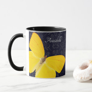 Eleganter gelber Schmetterling schwarzer Damast mi Tasse
