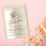 Eleganter Gold Glitzer Virtual 50. Geburtstagspart Einladung<br><div class="desc">Feiern Sie ihre 50-jährige Glanzzeit mit einer eleganten Golden Glitzer-Geburtstagsfeier 🎉 eleganten und schicken 50. Geburtstagsfeier mit "50 & Fabulous",  die in einem stilvollen Drehbuch auf dem Hintergrund des Champagner-Imitate mit vergoldetem Imitat-Glitzer von oben geschrieben wurde. Sie können mit ihrem Namen und den Online-Party-Details personalisieren.</div>