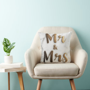 Eleganter Goldener Glitzer "Mr & Mrs." auf einem M Kissen