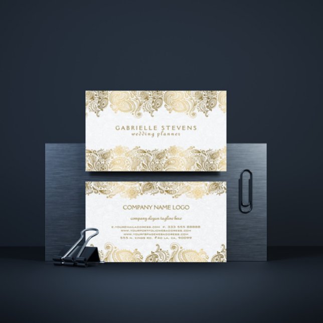 Eleganter Goldpaisley auf weißem Hochzeitsplaner Visitenkarte (Von Creator hochgeladen)
