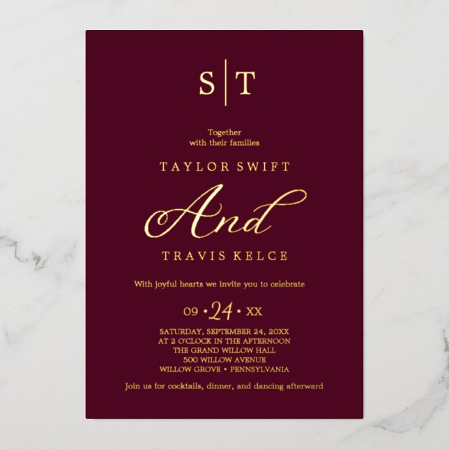 Eleganter Goldschmied | Burgundy Monogram Wedding Folieneinladung (Vorderseite)