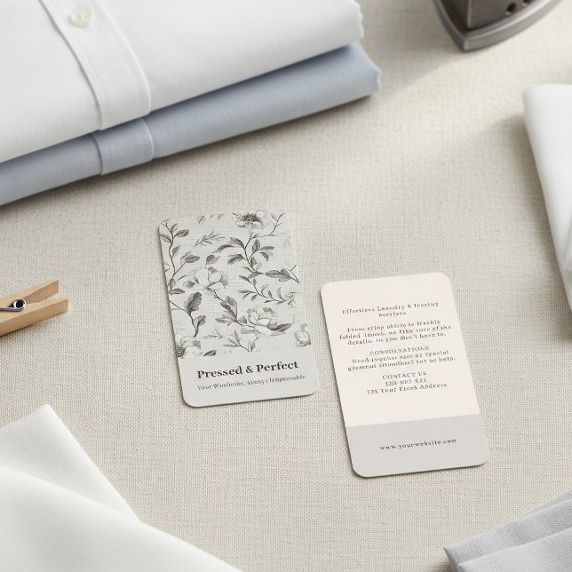 Eleganter grauer Wäscheservice Visitenkarte (Elegant Gray Floral Laundry ironing Service Business Card.)